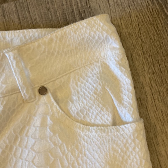 Eric White Lizard Print 5 Pocket Jeans - Picture 6 of 7